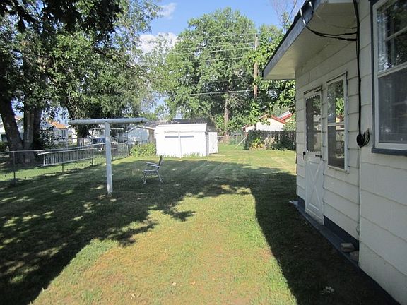 4th image of 600 N Saint Nicholas St