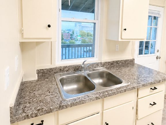 2nd image of 240-250 Osborn St #244-3