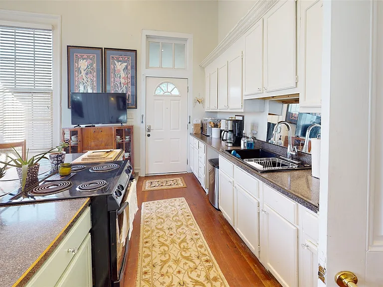 648 N Clayton St — Photo 15