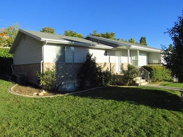 713 S 1680 E — Photo 2