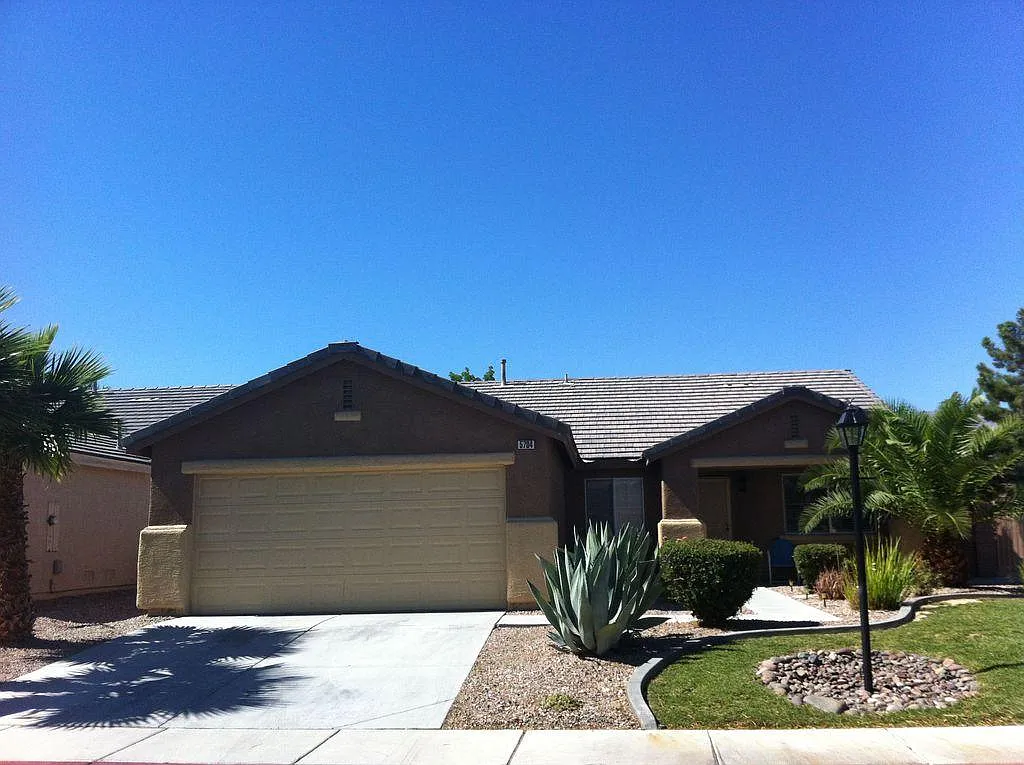 3 bed, 1710 sqft, $2,100 — Photo 1