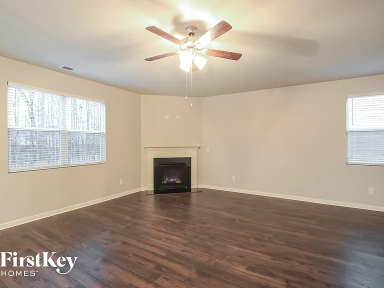 3282 Hawthorn Farm Blvd — Photo 3