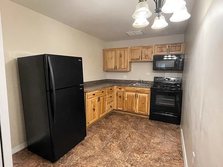 521 Reno Ave — Photo 2