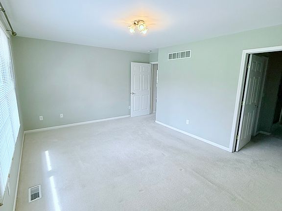 4th image of 159 Creekwood Cir