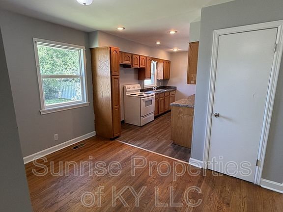4th image of 2601 Pioneer Rd