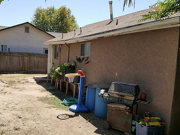 5th image of 3942 Kern St