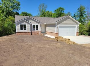 8072 Gratiot Rd, Columbus, MI 48063