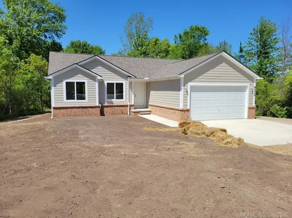 8072 Gratiot Rd, Columbus, MI 48063