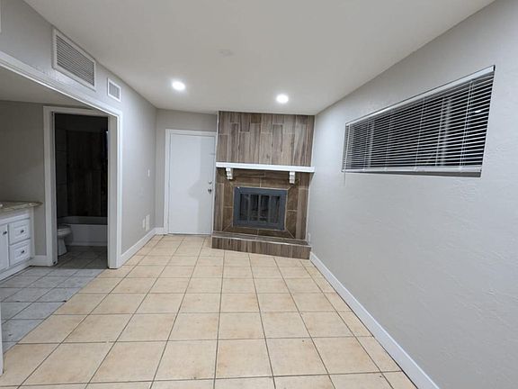 3rd image of 317 N Lesueur APT B