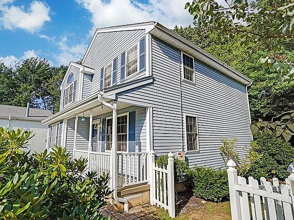 3rd image of 18 Christian Cir