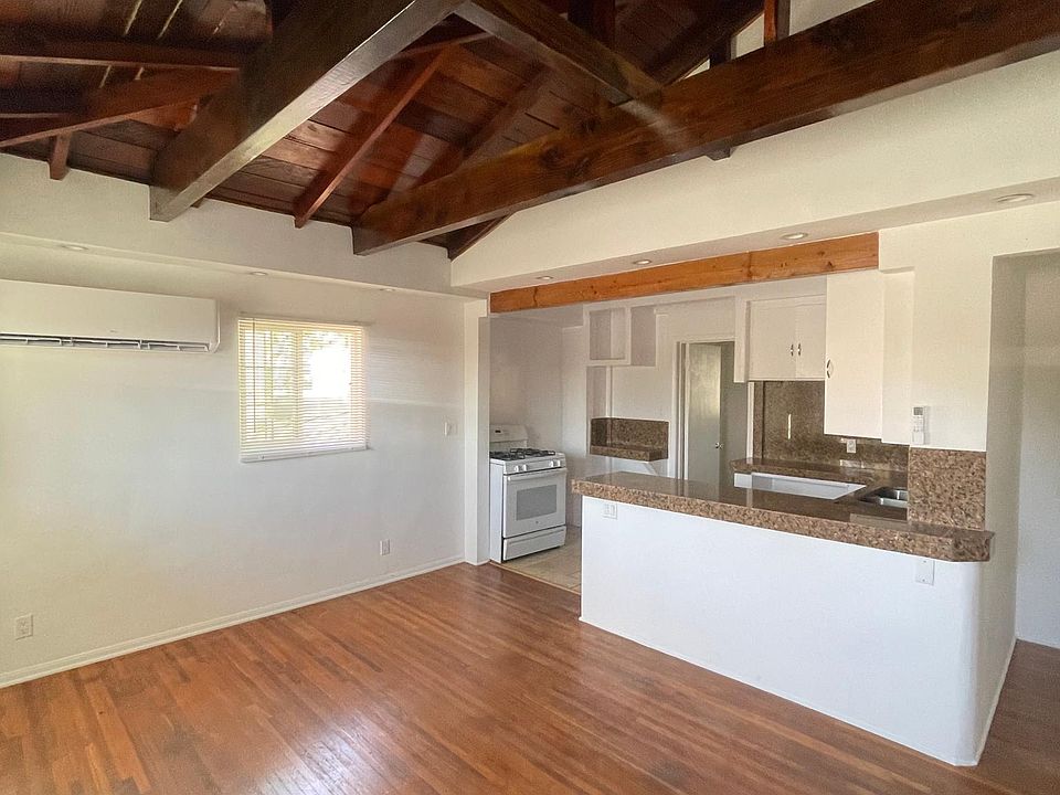 1st image of 918 N Hayworth Ave #1