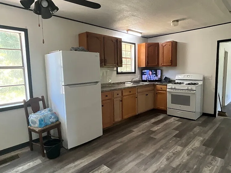 195 Bay Rd #A — Photo 14