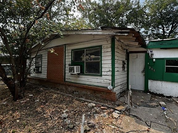 5th image of 211 Hamden Ln
