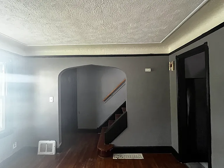 20503 Raymond St — Photo 5
