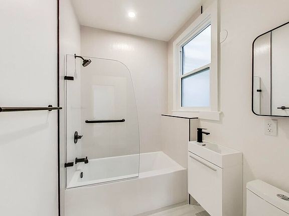 4th image of 2960 Polk St APT 7