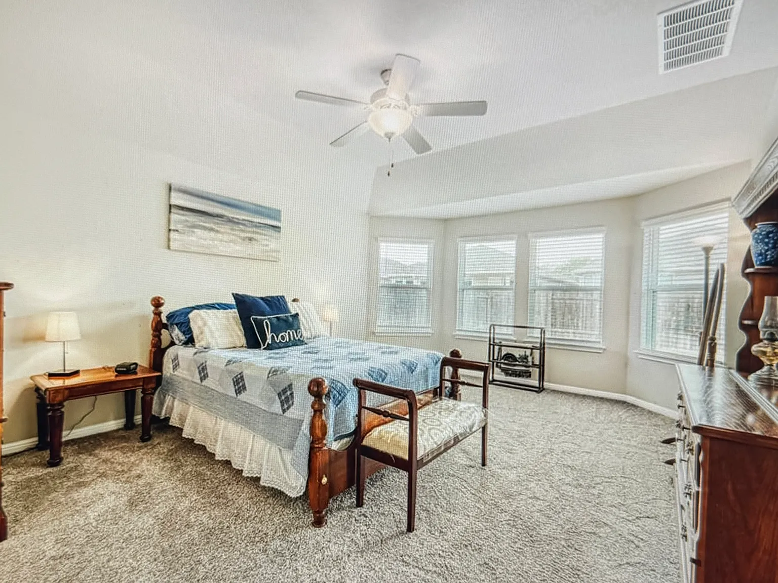 4 bed, 2302 sqft, $2,250 — Photo 3