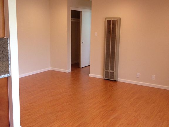 3rd image of 1201 44th Ave APT 4