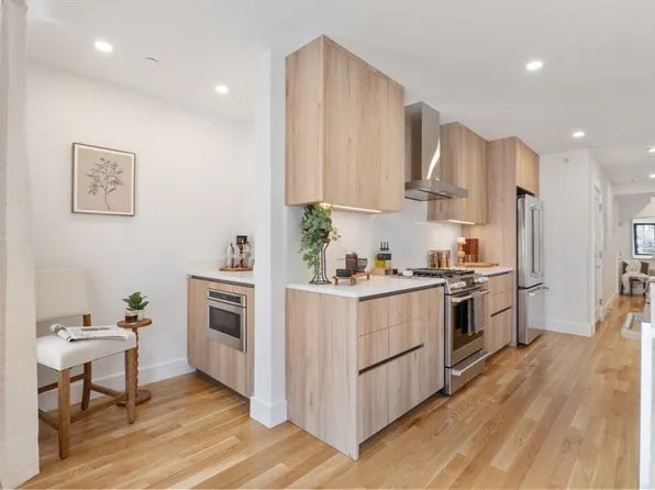 6 Gen Devine Way #1, Boston, MA 02127