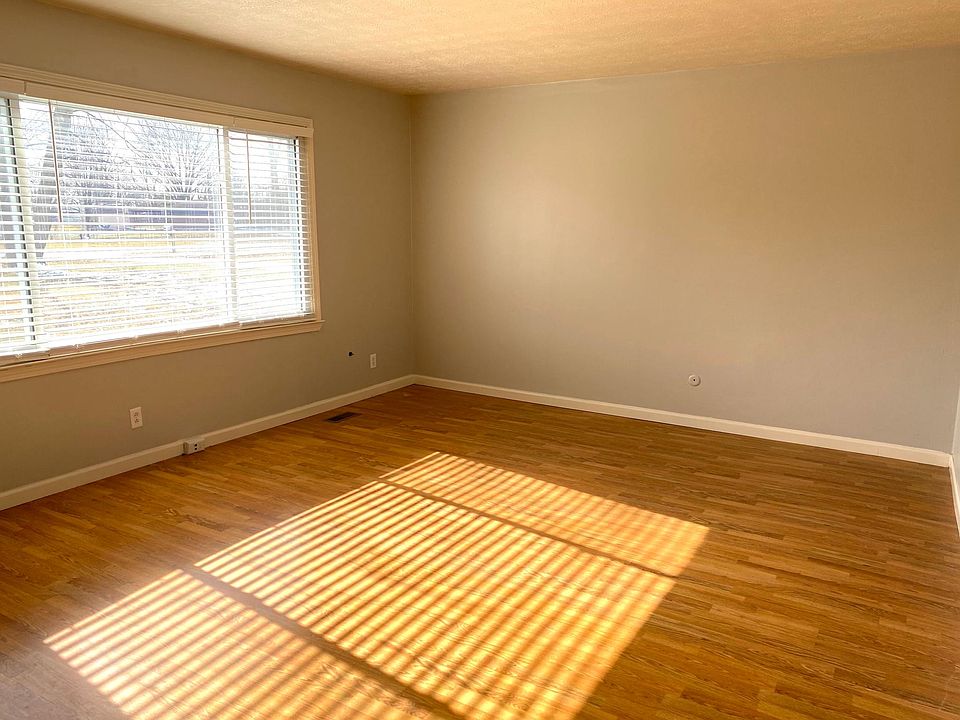 2nd image of 440 Cedar Glen Dr #B