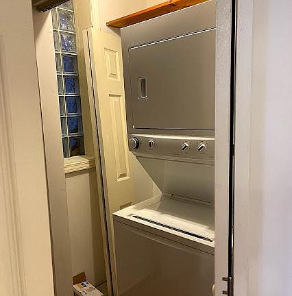 3rd image of 1418 N Western Ave APT 2F