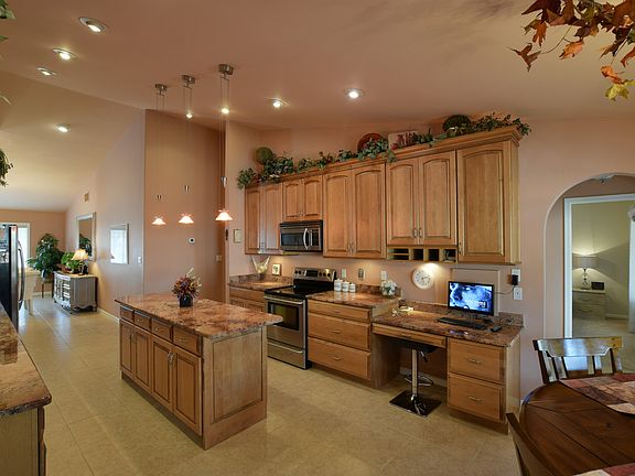 Kitchen w/ Built-in Desk