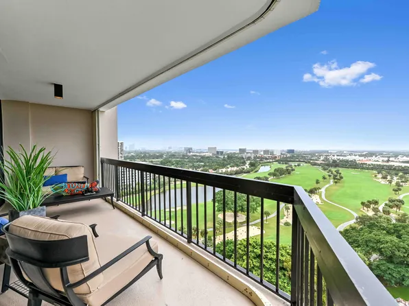 2425 Presidential Way #1806, West Palm Beach, FL 33401