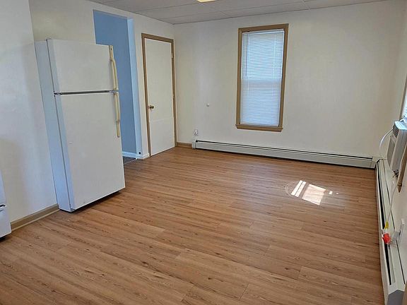 4th image of 913 4th St N