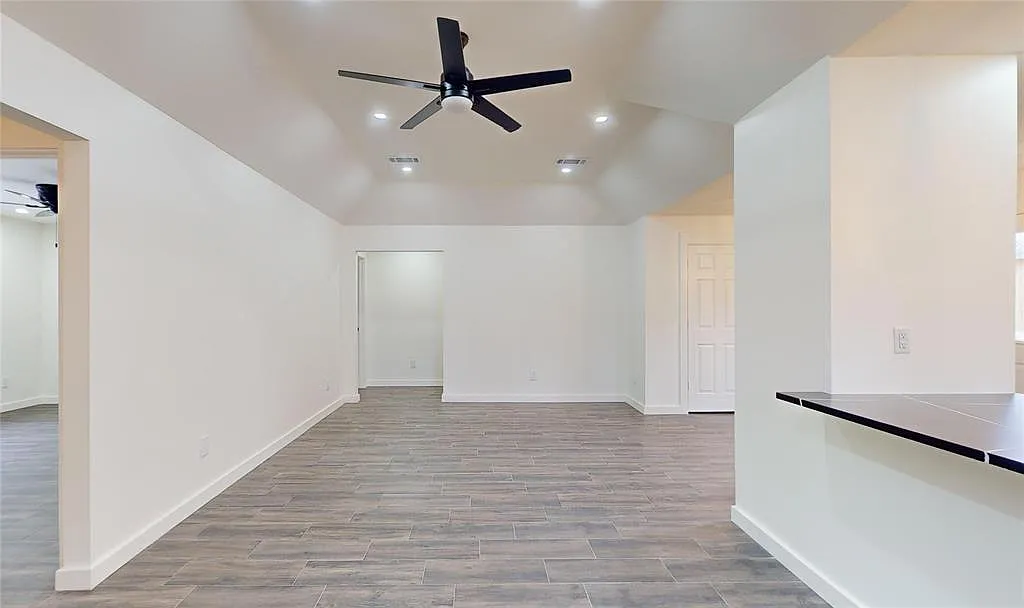 4 bed, 2.0 bath, 1656 sqft, $2,495 — Photo 4