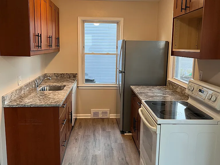 2118 Browning St — Photo 3