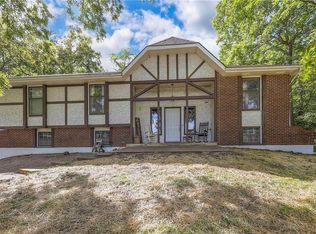 7606 S Morris Rd, Oak Grove, MO 64075