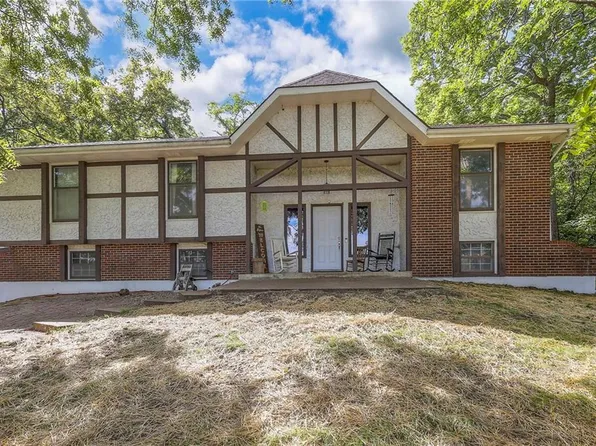 7606 S Morris Rd, Oak Grove, MO 64075