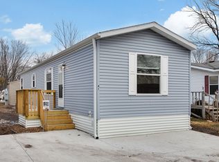 41 Burns Dr, Osseo, MN 55369