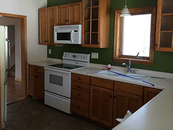 2nd image of 209 2nd Ave