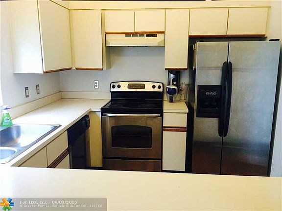 5th image of 612 Lincoln Ct #612