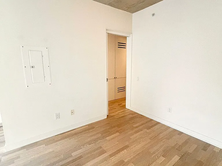 629 King St W #623 — Photo 7