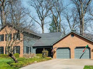 52070 Woodridge Dr, South Bend, IN 46635