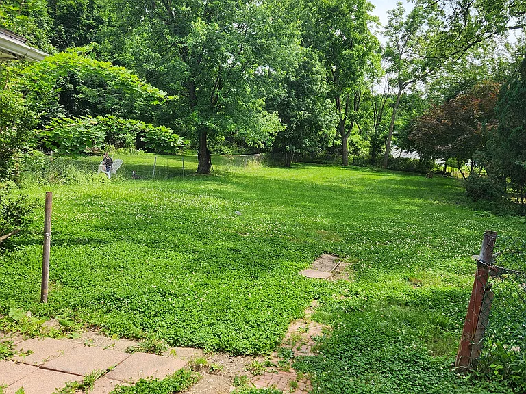 1810 Olive St — Photo 6