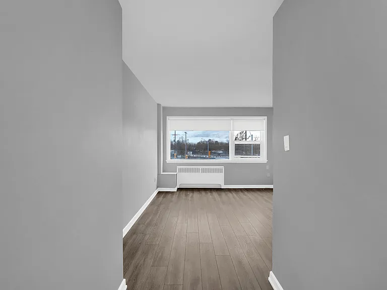 1379 Princess St — Photo 11