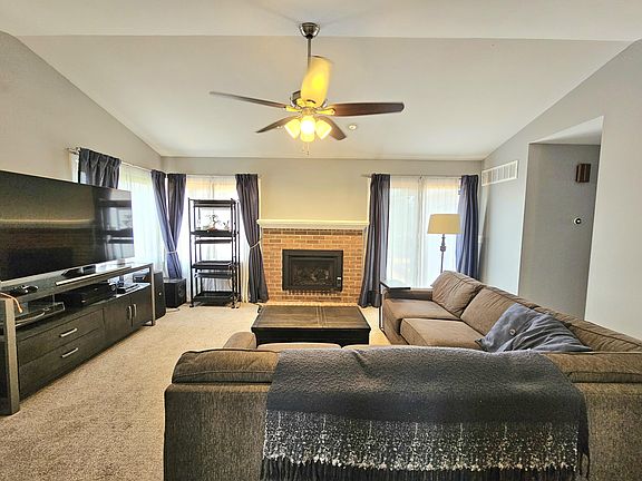 4th image of 2545 Woodmont Dr E