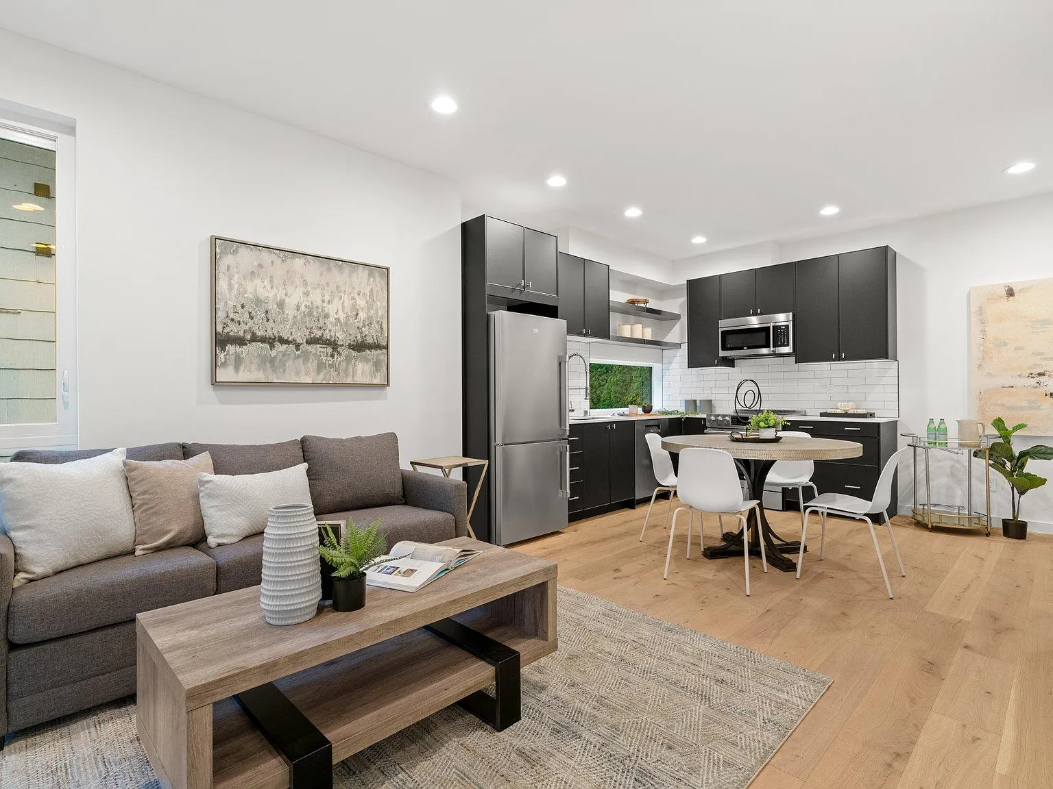 2 bed, 1182 sqft, $2,995 — Photo 2