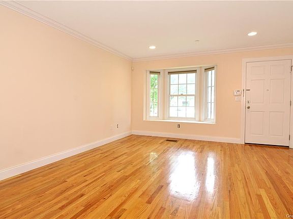 4th image of 146 Brook St Unit A