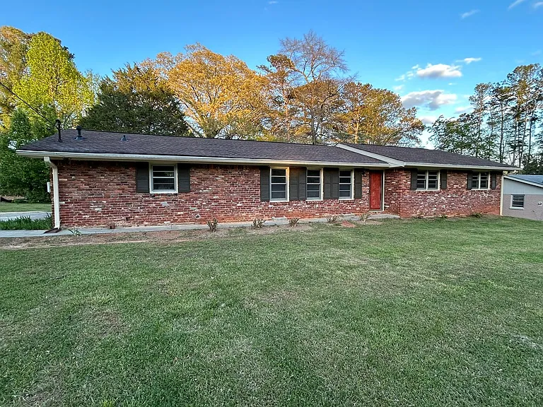 720 Jewel Pl SW — Photo 1