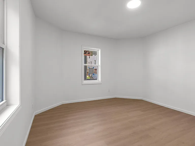 16 Arch St #1 — Photo 10