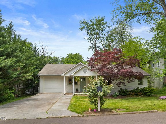 4th image of 3839 Taliluna Ave