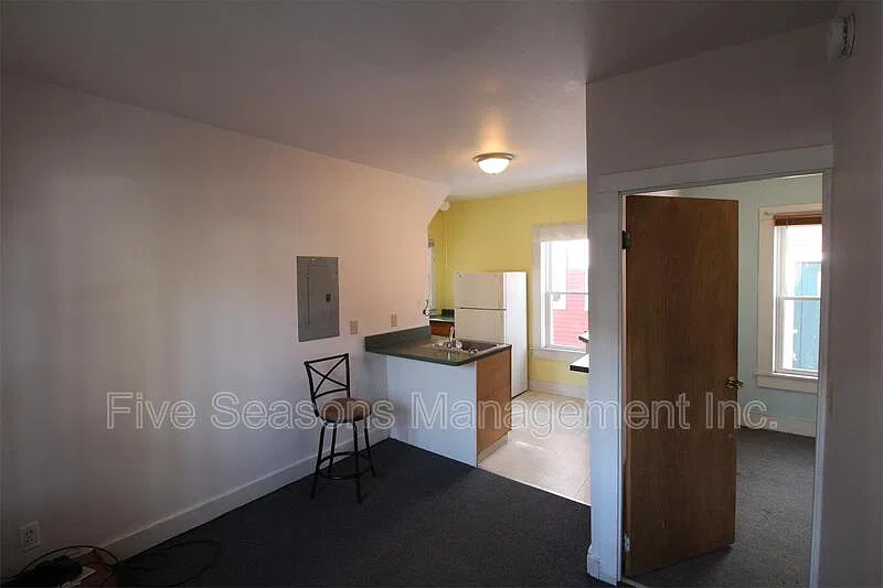 1 bed, 1.0 bath, 550 sqft, $1,250 — Photo 2