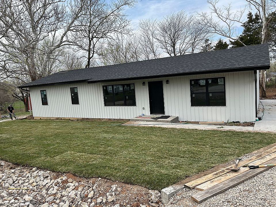 1st image of 213 Flora St