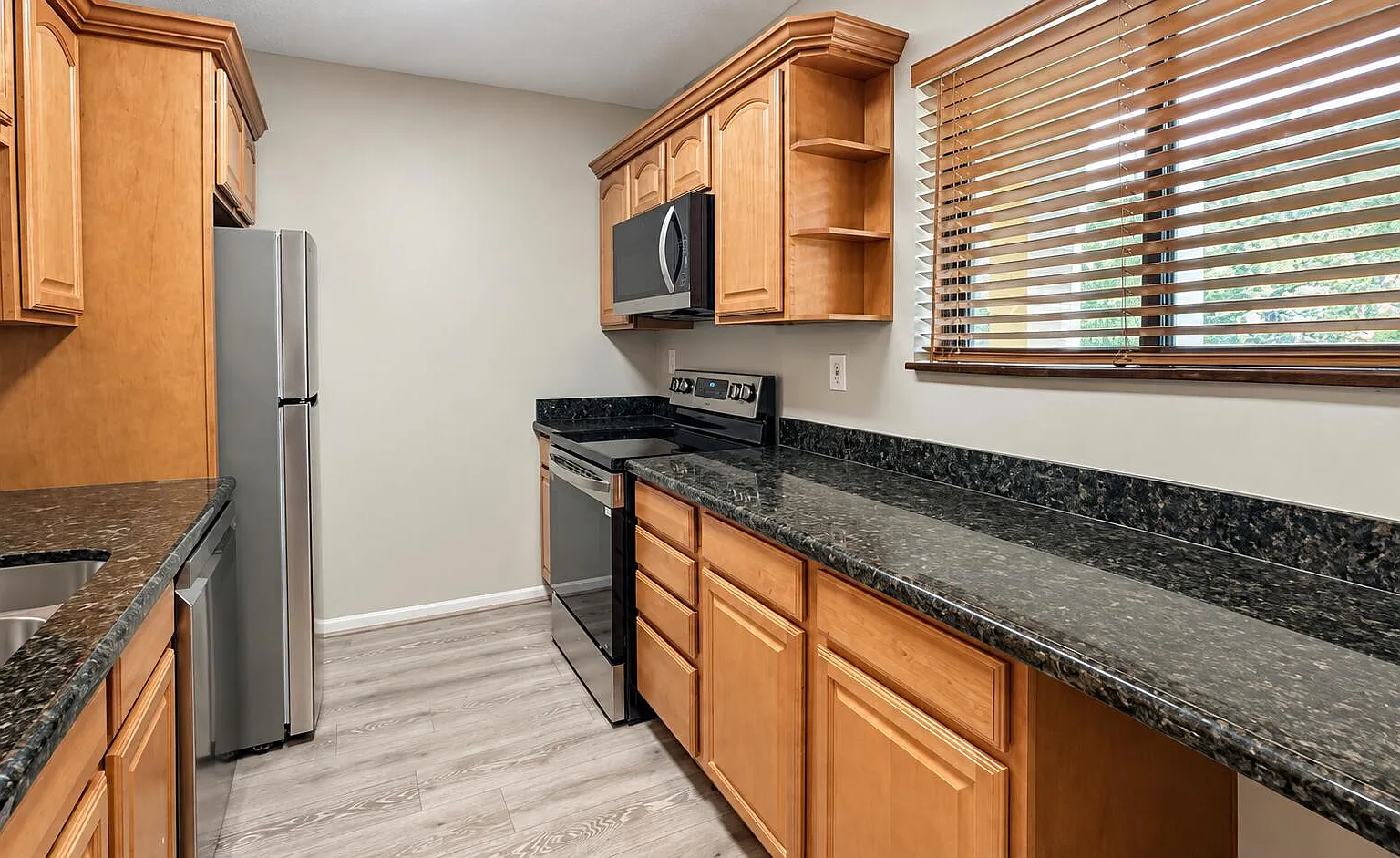 2 bed, 2.0 bath, 957 sqft, $2,500 — Photo 3