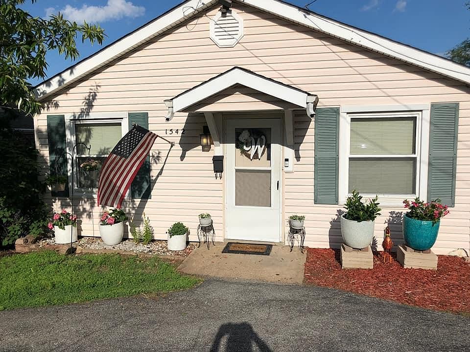 1st image of 1542 Sanford Ave