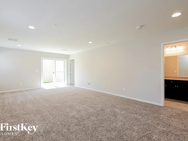 838 N Water St — Photo 3