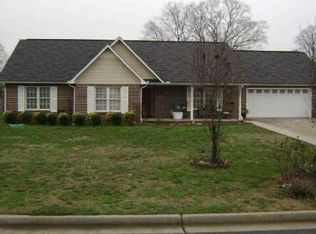 215 Larkspur Dr SW, Calhoun, GA 30701